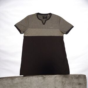 Guess Black and Gray Short Sleeve Tee Medium Size